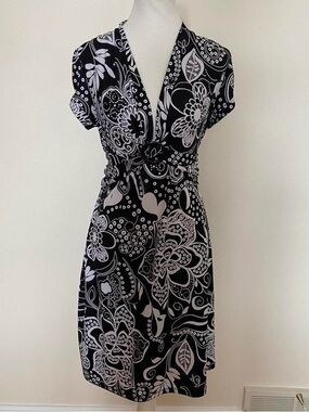 ROE Black and White Floral Wrap-Style Midi Dress